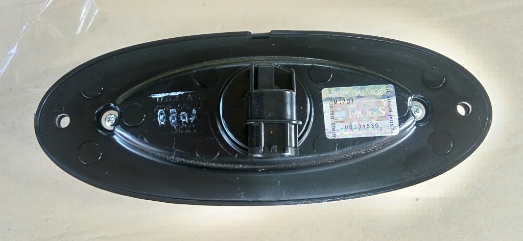 Den ham lop Universe mat sau