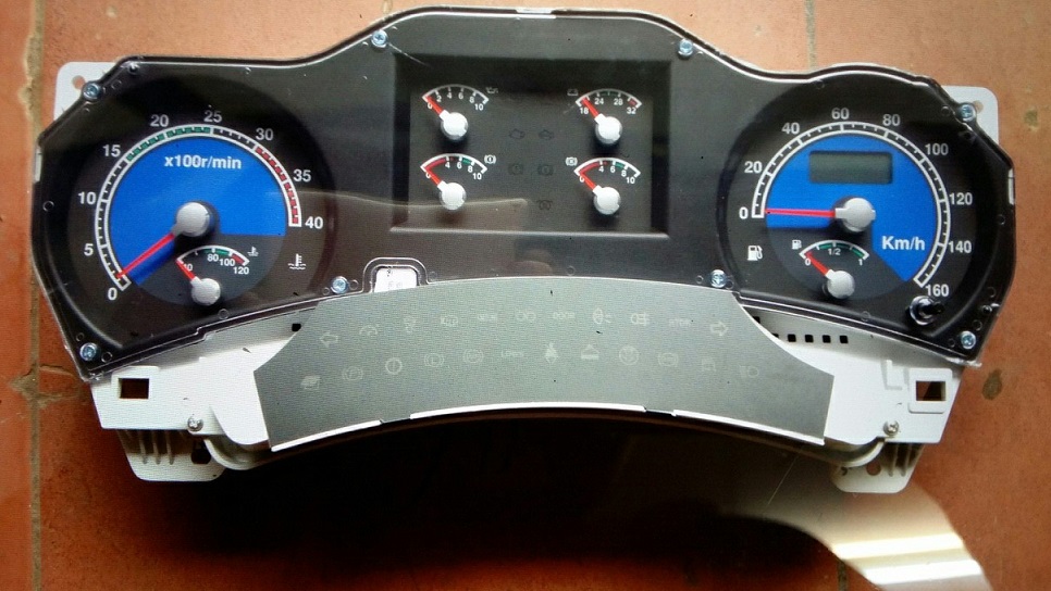 Dong ho Tablo Faw mat truong