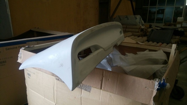 Đuôi lướt gió chưa sơn