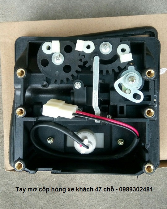 Tay mo cop hong xe khach 47 cho