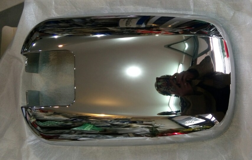 mat ngoai op guong chieu hau xe county