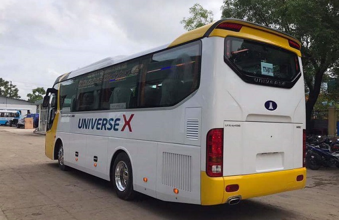 mặt sau universe mini