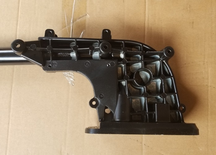 tay guong universe ben lai