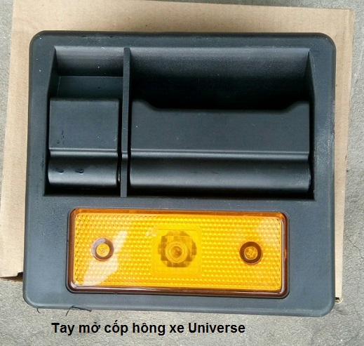 tay mở cốp Universe