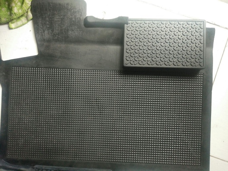 tham lot chan tai xe universe