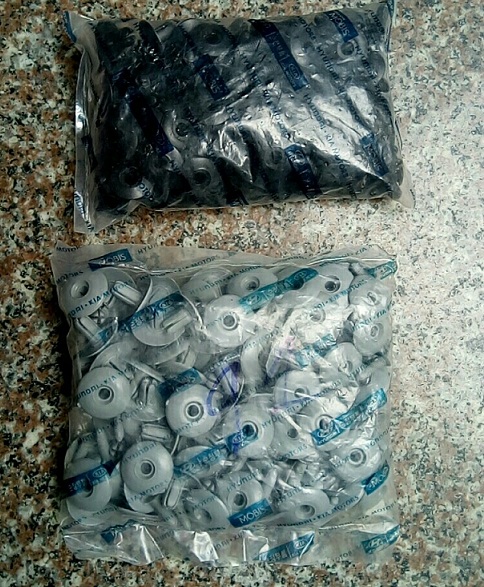 Vít nhựa trần xe County, vít nhựa xe khách