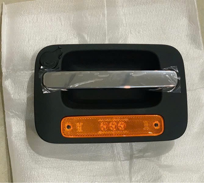813608S000 Là Gì? Tay Mở Cốp Hầm Hàng Kia Granbird Mobis