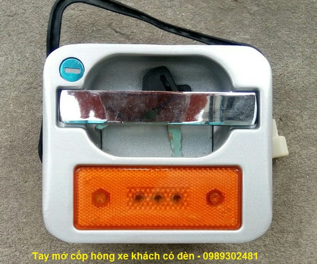 Tay mở cốp hông xe khách có đèn, tay mở cốp xe Universe