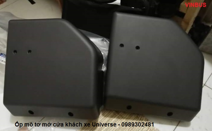 Ốp mô tơ cửa khách xe Universe